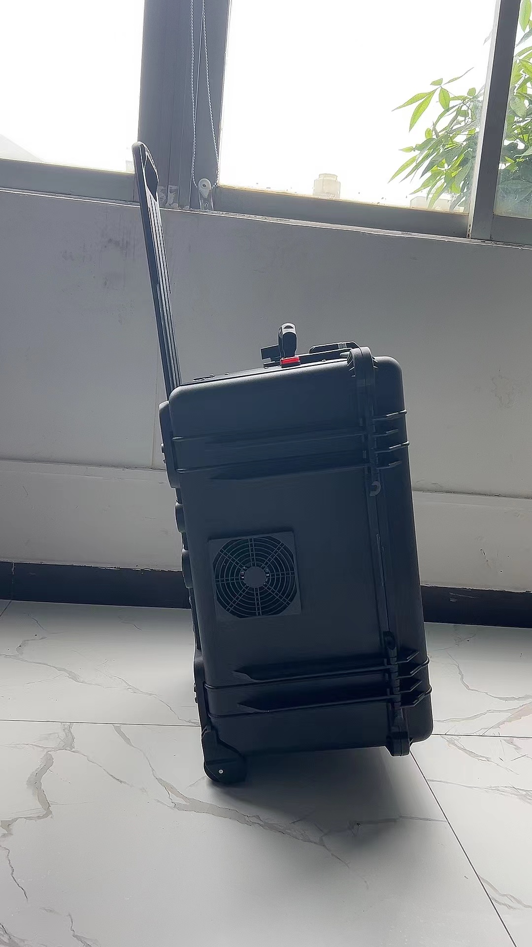 东西湖手拉箱型移动通信干扰器